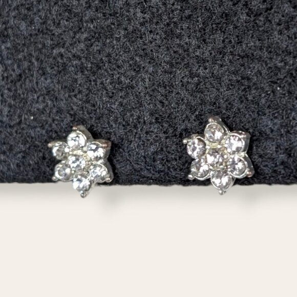 (2/$20) Vintage Glass Rhinestone Stud Earrings - Picture 3 of 6